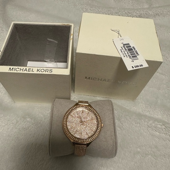 Michael Kors Rose Gold Watch - Picture 1 of 4